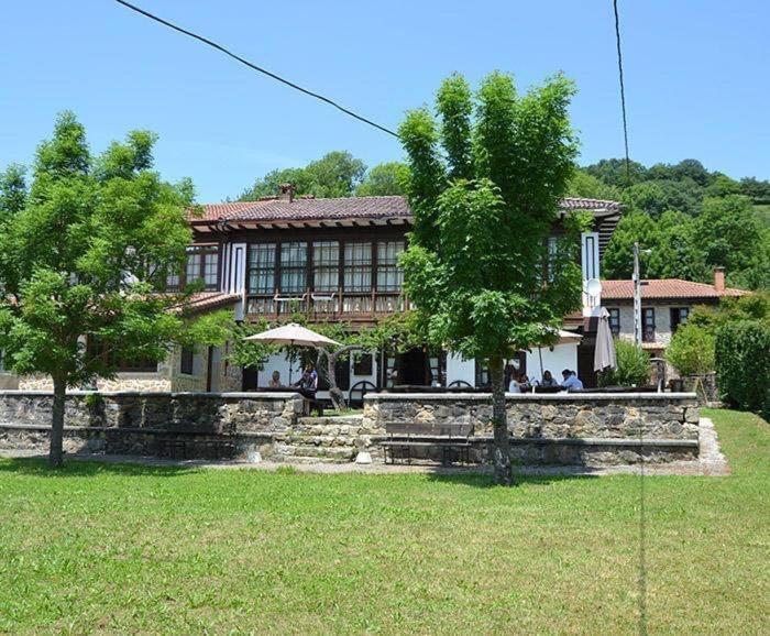 Hotel Restaurante La Carasca Orlé Exterior foto
